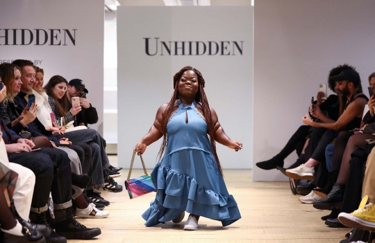Gaya Model Difabel Tampil di London Fashion Week