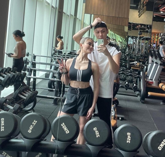 Deretan Momen Agnez Mo Liburan di Bali, Saat Bareng Cowok Ganteng Curi Perhatian