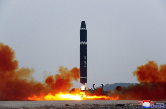 Tanggapi Ancaman AS-Korsel, Korea Utara Luncurkan Balistik Hwasong-15