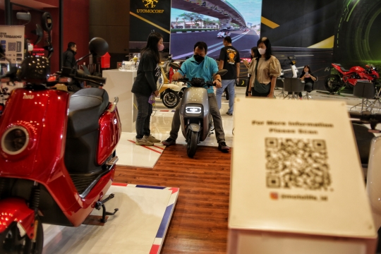 Melihat Sepeda Motor Terbaru di IIMS 2023