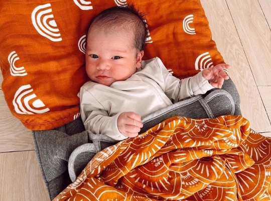Berusia Seminggu, 9 Potret Baby Kiro Anak Irfan & Jennifer Bachdim Makin Menggemaskan