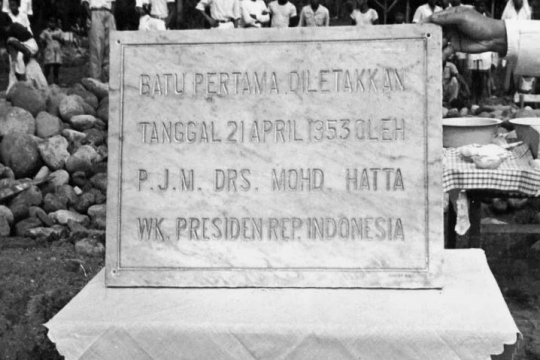 Potret Kunjungan Bung Hatta di Sumatera tahun 1953, Resmikan Sekolah Polisi Negara