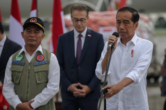 Momen Presiden Jokowi Lepas 140 Ton Bantuan untuk Korban Gempa Turki-Suriah