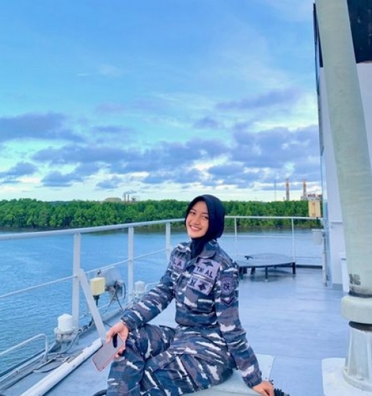 Paras Cantik Anggota TNI AL ini jadi Sorotan, Banyak yang Mau Menyelam ke Hatinya