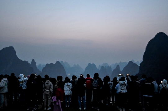 Daya Tarik Pegunungan Xianggong yang Memukau Wisatawan Dunia