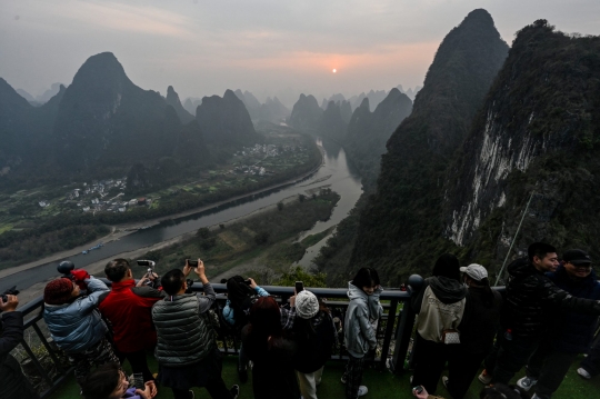Daya Tarik Pegunungan Xianggong yang Memukau Wisatawan Dunia