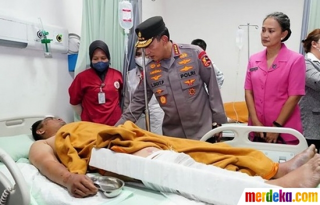 Foto Potret Kapolri Jenguk Kapolda Jambi And Anggota Korban Heli Jatuh