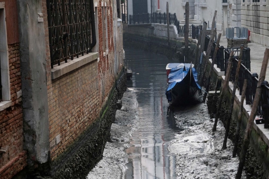 Potret Langka Kanal-Kanal di Venesia Surut, Ini Penyebabnya