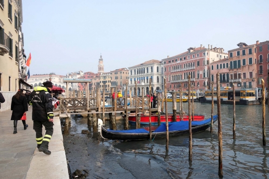 Potret Langka Kanal-Kanal di Venesia Surut, Ini Penyebabnya