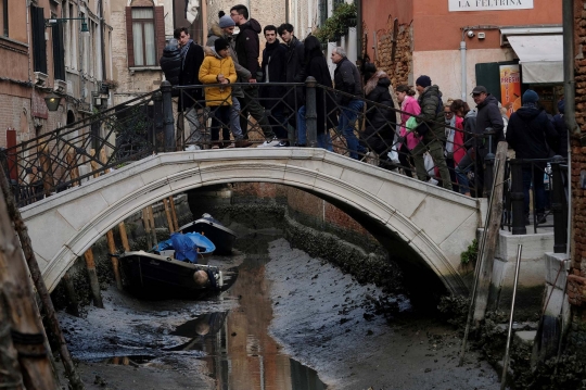 Potret Langka Kanal-Kanal di Venesia Surut, Ini Penyebabnya