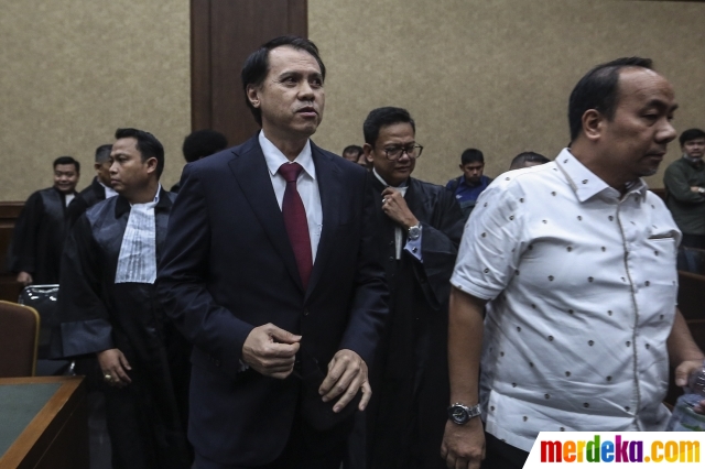 Terdakwa Direktur PT Diratama Jaya Mandiri John Irfan Kenway atau Irfan Kurnia Saleh saat menjalani sidang vonis di Pengadilan Tipikor, Jakarta, Rabu (22/2/2023).