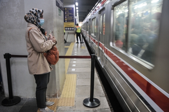 Kondisi Pilar Stasiun Manggarai Sulitkan Akses Penumpang KRL