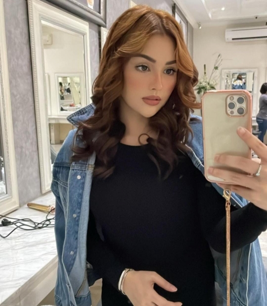 9 Potret Nurah Syahfirah Ibu Sambung Teuku Rassya, Kecantikannya Bak Boneka Barbie