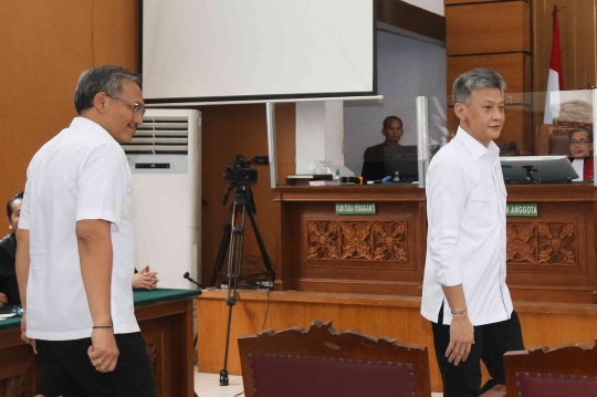 Ekspresi Hendra Kurniawan dan Agus Nurpatria Saat Sidang Vonis Ditunda