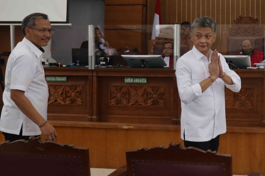 Ekspresi Hendra Kurniawan dan Agus Nurpatria Saat Sidang Vonis Ditunda