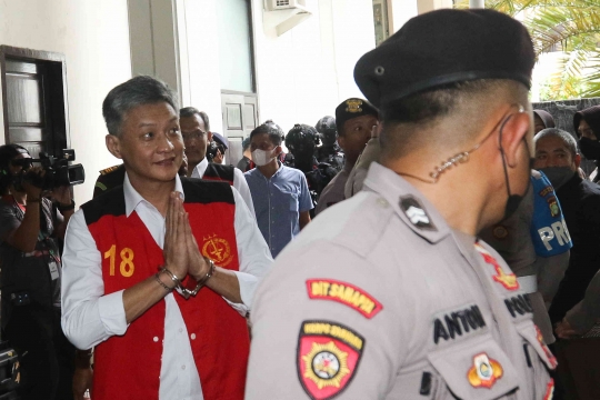 Ekspresi Hendra Kurniawan dan Agus Nurpatria Saat Sidang Vonis Ditunda