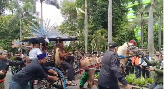 Andong Ditumpangi Anies Baswedan Kudanya Sempat Mogok, Tak Mau Maju