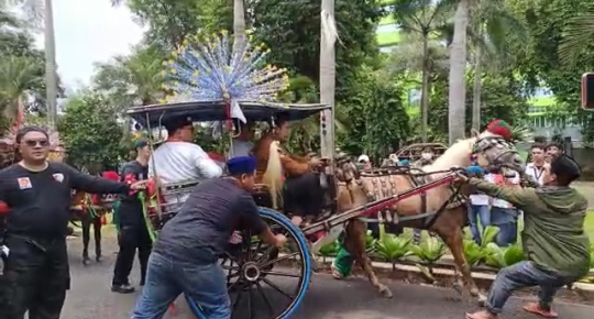 Andong Ditumpangi Anies Baswedan Kudanya Sempat Mogok, Tak Mau Maju