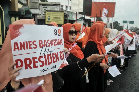 Antusiasme Pendukung Sambut Pawai Anies Baswedan Naik Delman Tiba di Kantor DPP PKS