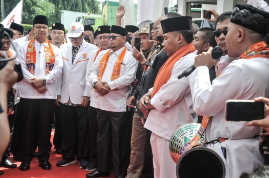 Antusiasme Pendukung Sambut Pawai Anies Baswedan Naik Delman Tiba di Kantor DPP PKS