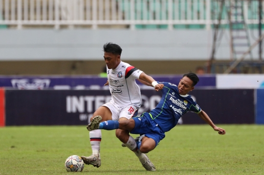 Tekuk Arema FC dengan Skor Tipis, Persib Tempel PSM di Puncak Klasemen Liga 1