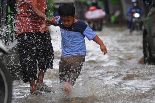 Hujan Lebat Sejak Semalam, Duta Kranji Bekasi Terendam Banjir