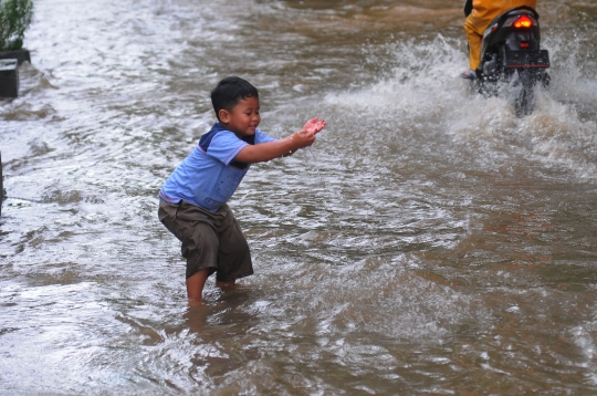 Hujan Lebat Sejak Semalam, Duta Kranji Bekasi Terendam Banjir