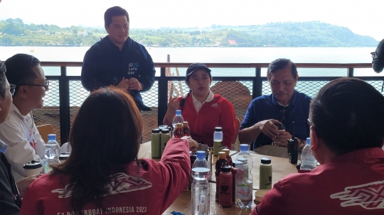 Gaya Erick Thohir, Luhut dan Puan Nonton Balapan F1 Powerboat di Danau Toba