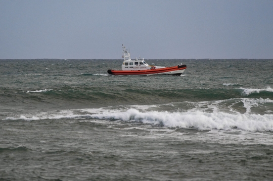 Kapal Hancur Dihantam Badai, Puluhan Imgran Tewas Terdampar di Pantai Italia