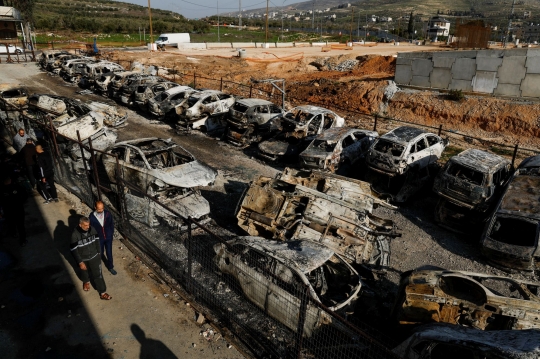 Pemukim Israel Balas Dendam Bakar Mobil hingga Rumah Warga Palestina di Tepi Barat