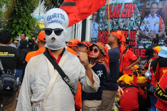 Geruduk DPR, Massa Buruh dan Mahasiswa Tolak Perppu Cipta Kerja