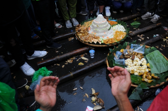 Geruduk DPR, Massa Buruh dan Mahasiswa Tolak Perppu Cipta Kerja