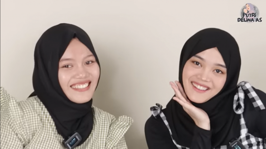 Mirip Banget! 10 Momen Putri Delina Bertemu Kembaran, Netizen 'Gak Bisa Bedain'