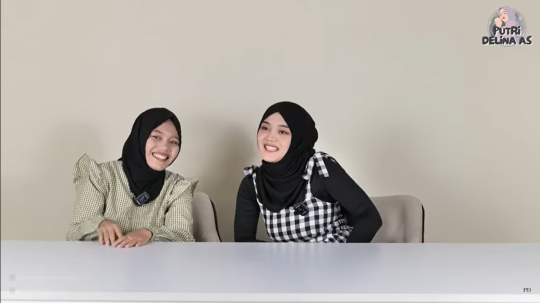 Mirip Banget! 10 Momen Putri Delina Bertemu Kembaran, Netizen 'Gak Bisa Bedain'