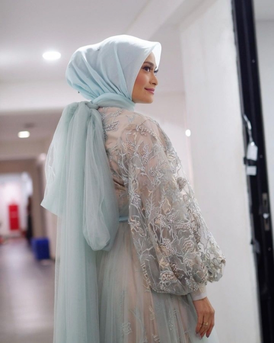 5 Potret Terbaru Ersa Mayori Kenakan Hijab, Penampilannya Bikin Pangling