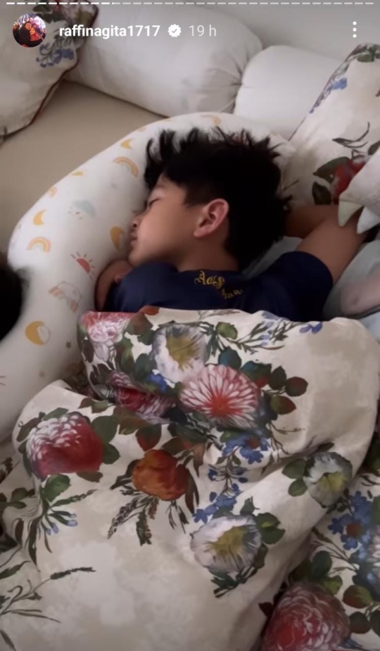 Raffi Ahmad Pergoki Lala & Sus Rini Tidur di Kamar Rayyanza, Pules Banget