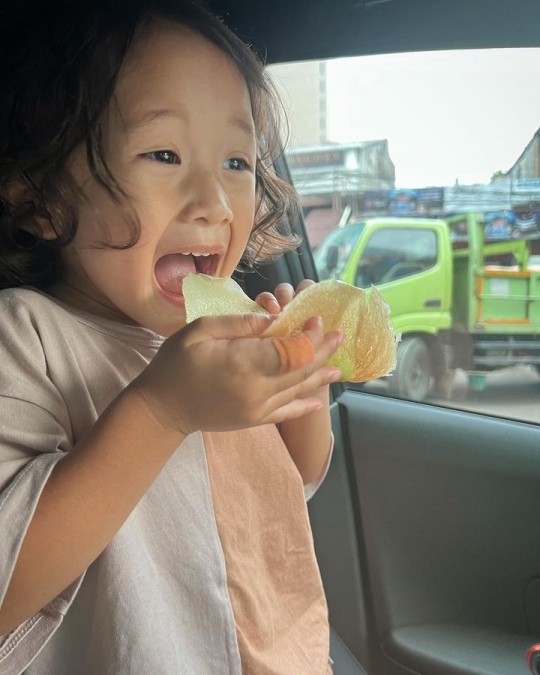 Cute! 5 Potret Terbaru Kama Anak Zaskia Adya Mecca, Netizen 'Mirip Banget Bapaknya'