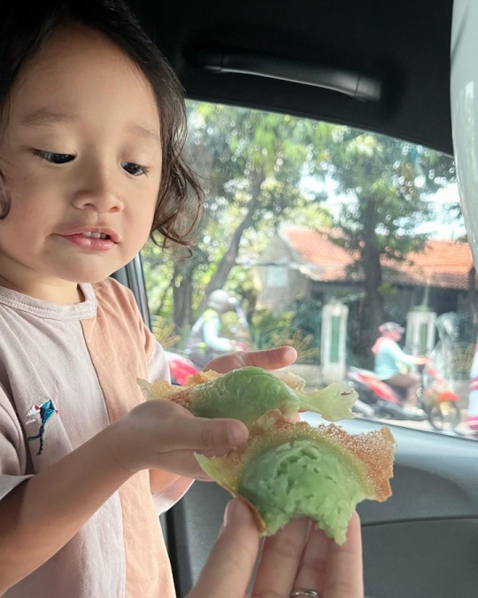 Cute! 5 Potret Terbaru Kama Anak Zaskia Adya Mecca, Netizen 'Mirip Banget Bapaknya'
