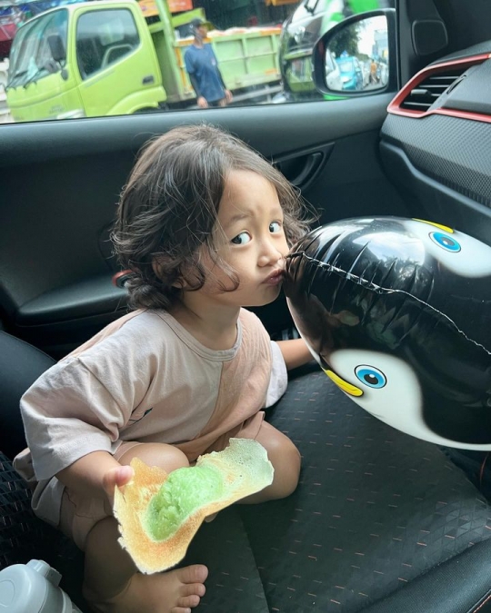 Cute! 5 Potret Terbaru Kama Anak Zaskia Adya Mecca, Netizen 'Mirip Banget Bapaknya'