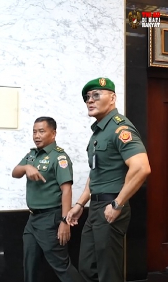 Berbaret Hijau, Letkol Tituler Deddy Corbuzier Gagah Menghadap Kasad TNI Dudung