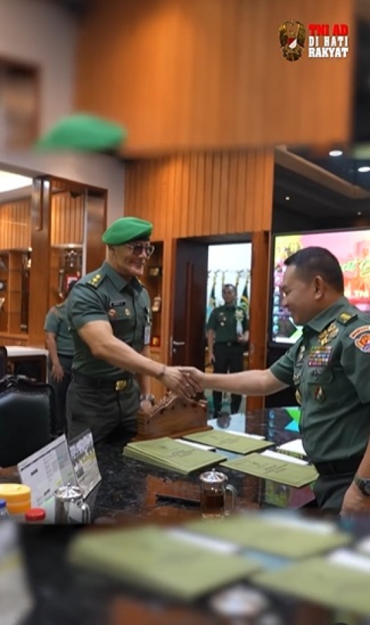 Berbaret Hijau, Letkol Tituler Deddy Corbuzier Gagah Menghadap Kasad TNI Dudung