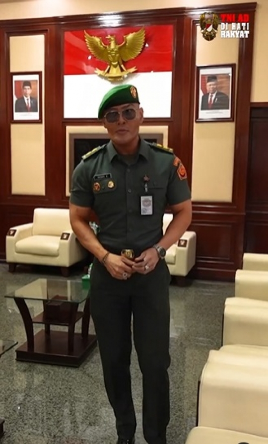 Berbaret Hijau, Letkol Tituler Deddy Corbuzier Gagah Menghadap Kasad TNI Dudung