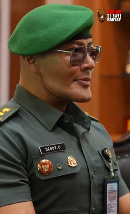 Berbaret Hijau, Letkol Tituler Deddy Corbuzier Gagah Menghadap Kasad TNI Dudung