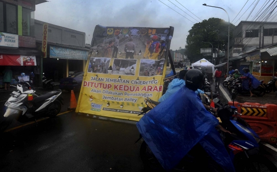 Jembatan Cikereteg Longsor, Jalan Nasional Bogor-Sukabumi Terputus