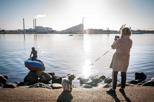 Patung The Little Mermaid di Denmark Dirusak dengan Coretan Bendera Rusia