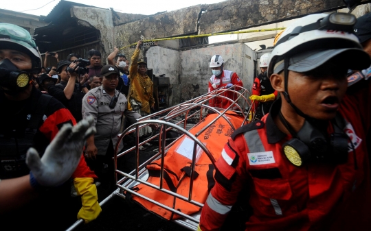 Evakuasi Korban Kebakaran Depo Pertamina Plumpang, Basanas Masih Temukan Jenazah