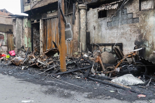 Sisa-Sisa Kehangusan Rumah-Rumah Warga Pasca Kebakaran Depo Pertamina Plumpang