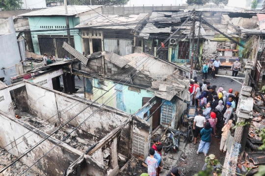 Sisa-Sisa Kehangusan Rumah-Rumah Warga Pasca Kebakaran Depo Pertamina Plumpang