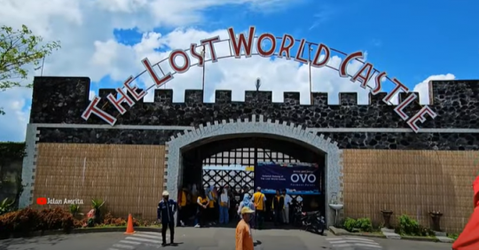 Bak Negeri Dongeng di Gunung Merapi, Ini Potret  The Lost World Castle Kaliurang