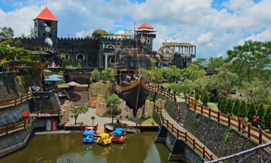 Bak Negeri Dongeng di Gunung Merapi, Ini Potret  The Lost World Castle Kaliurang